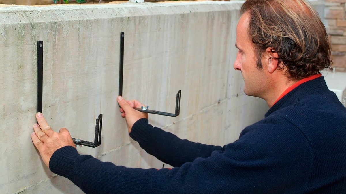 Colocación de soportes para jardineras paso 2