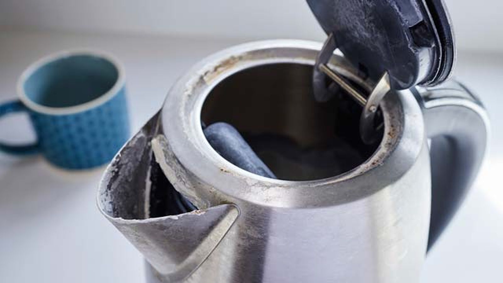 como limpiar el hervidor agua electrico con trucos caseros