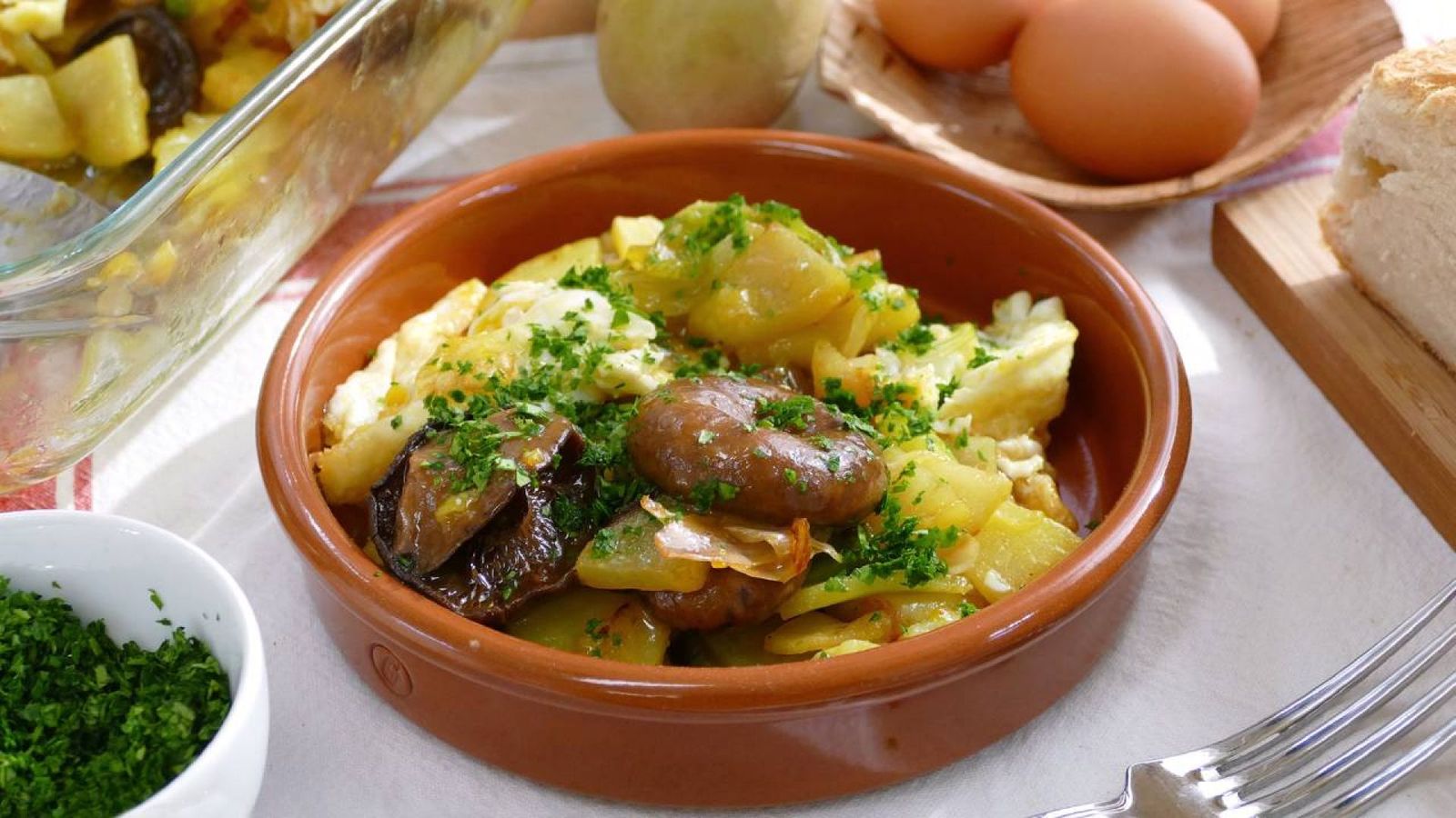 Receta huevos rotos con níscalos  principal