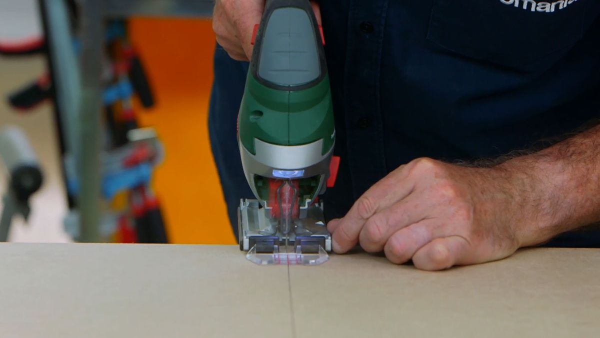 Cómo hacer una estantería esquinera paso 1