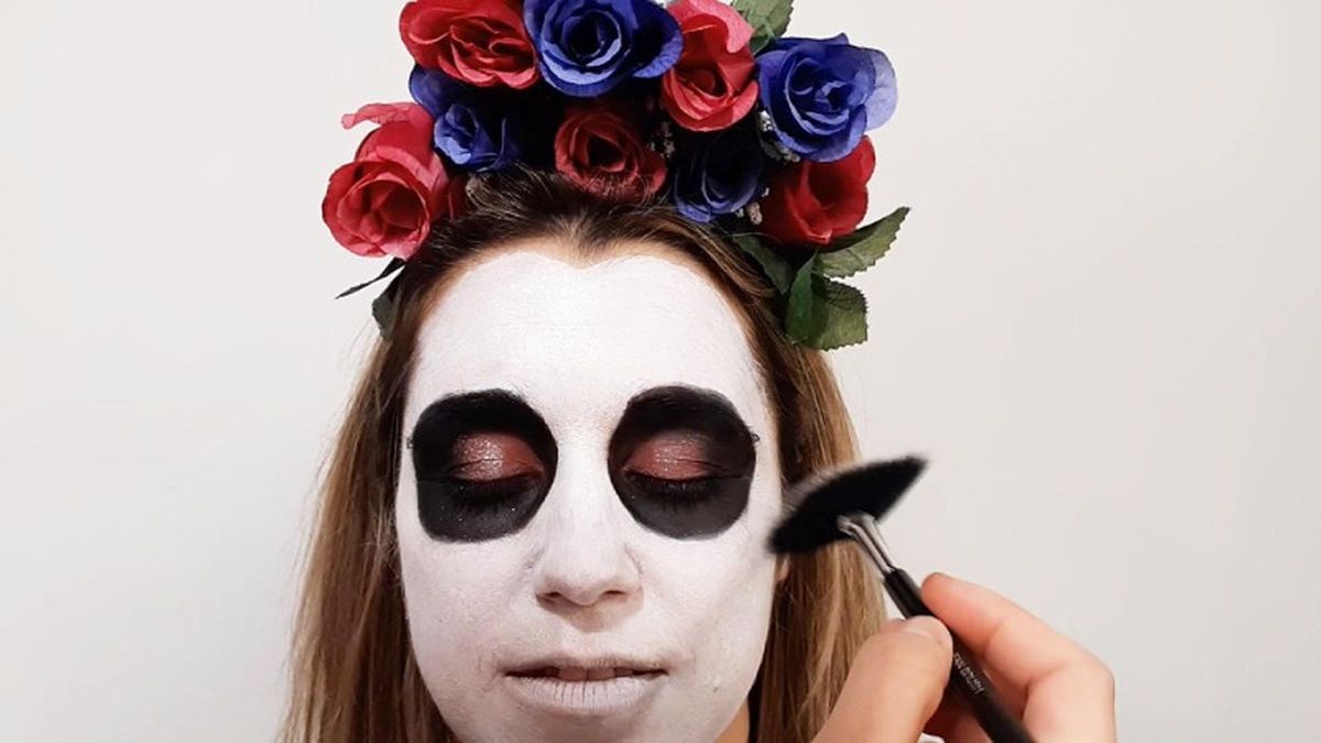 Cómo hacer maquillaje de Catrina o calavera mexicana - paso 4