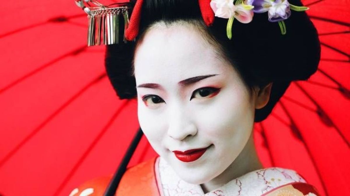 Uno de los rasgos característicos de las geishas es su rostro blanco