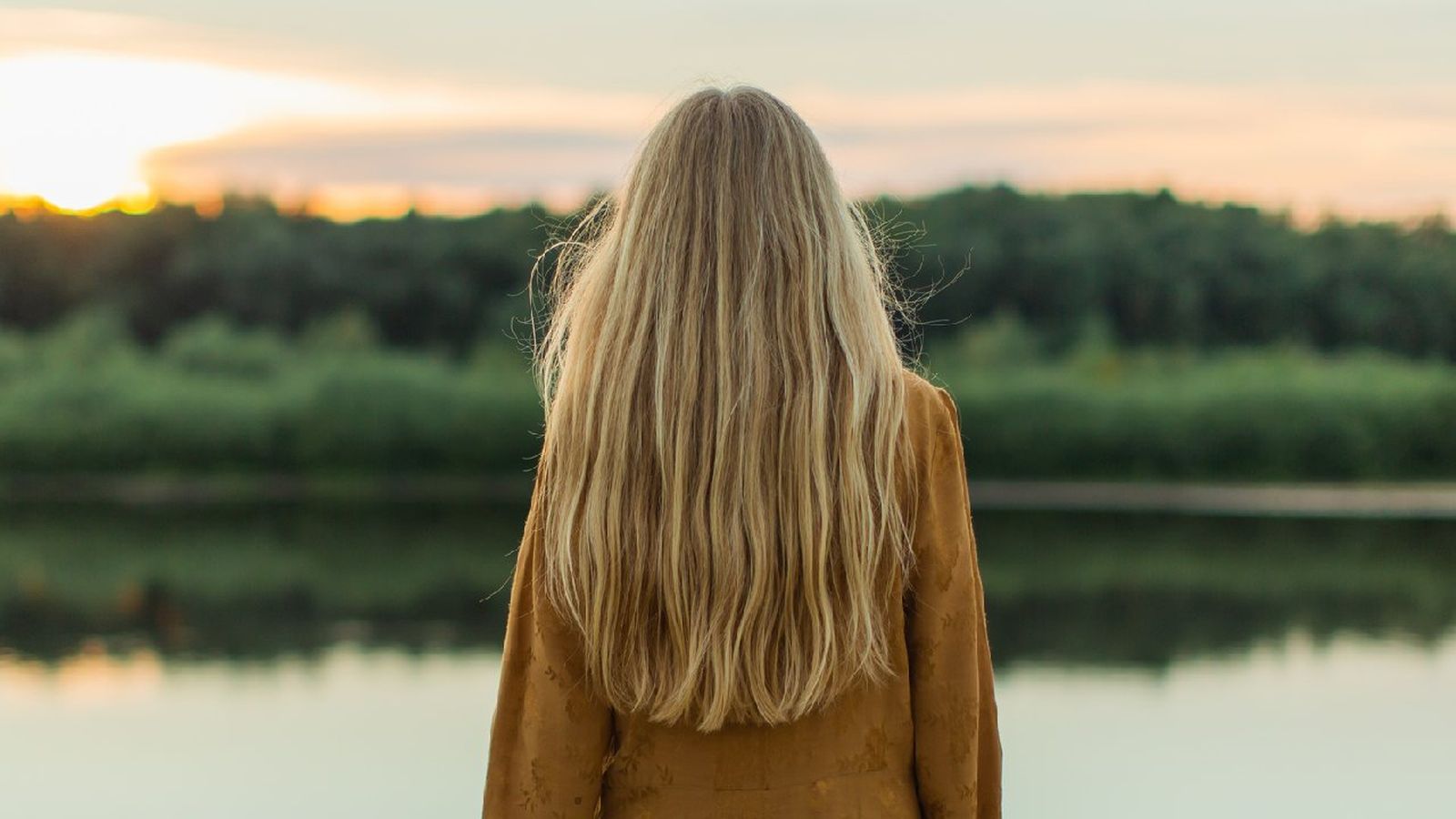 Rubio miel, el tono entre rubio claro y rubio oscuro