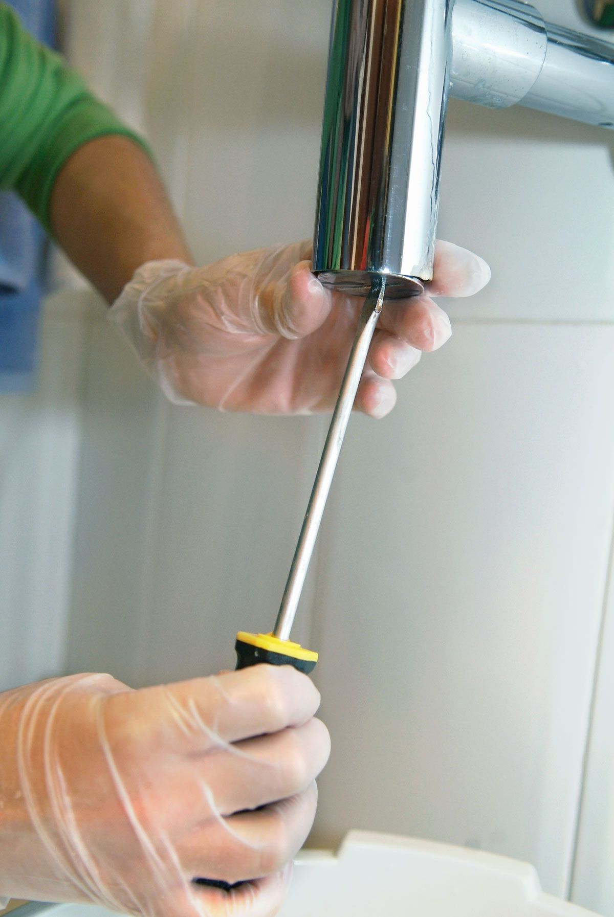 Eliminar obstrucción en sifón de lavabo paso 3