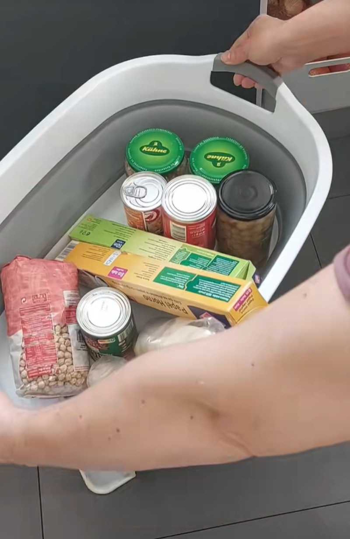 Cesto plegable de Leroy Merlin para almacenar alimentos.