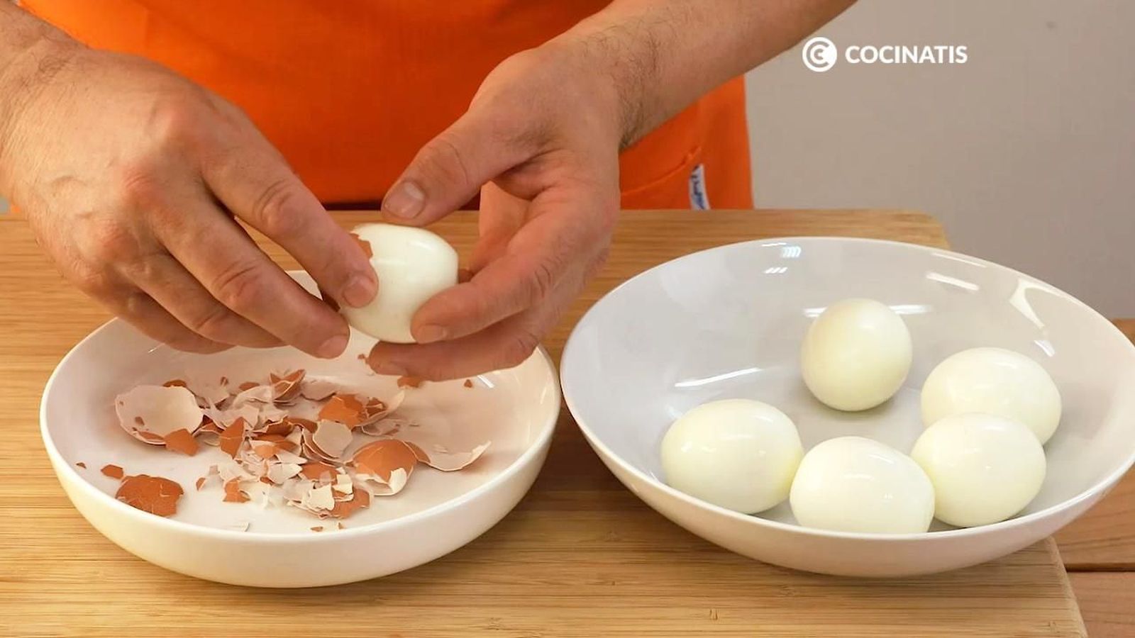 Trucos para pelar los huevos duros