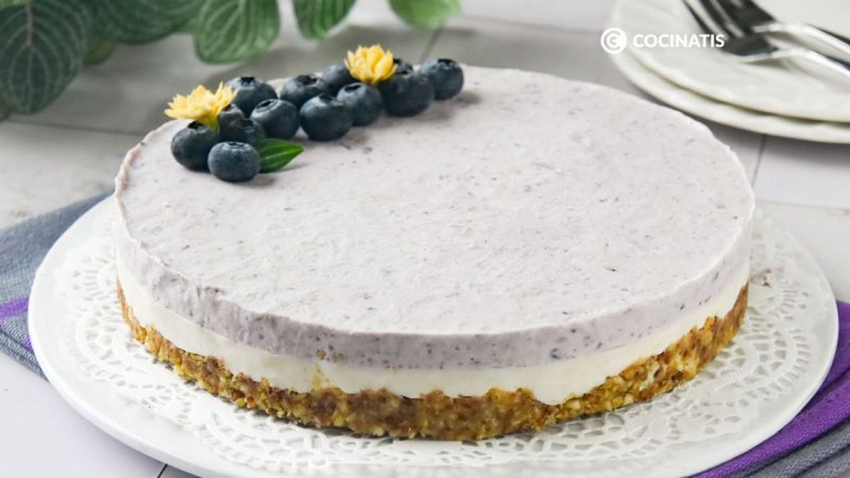 Tarta de queso fresco y arándanos lista para comer