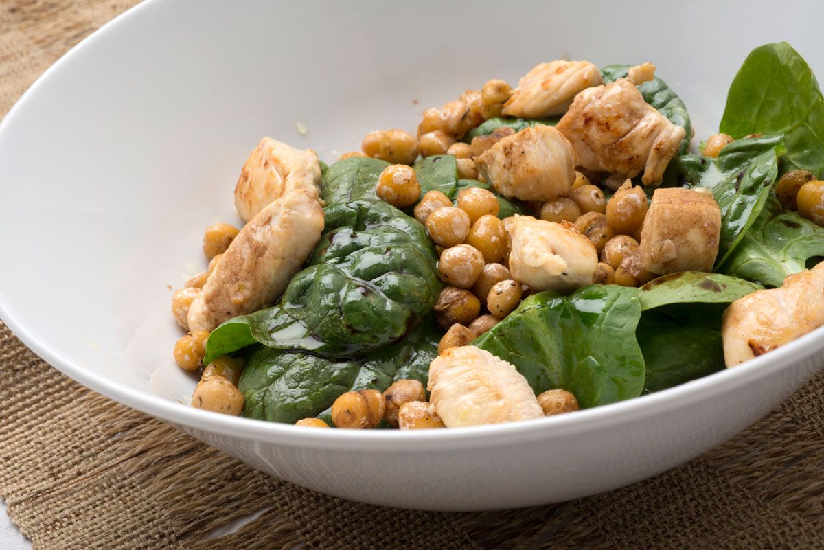 5202 Ensalada de espinacas, pollo y garbanzos tostados (587) xl