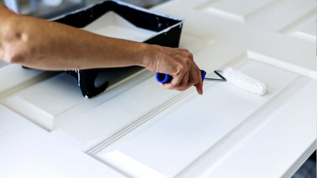 Como pintar una puerta de madera paso 5