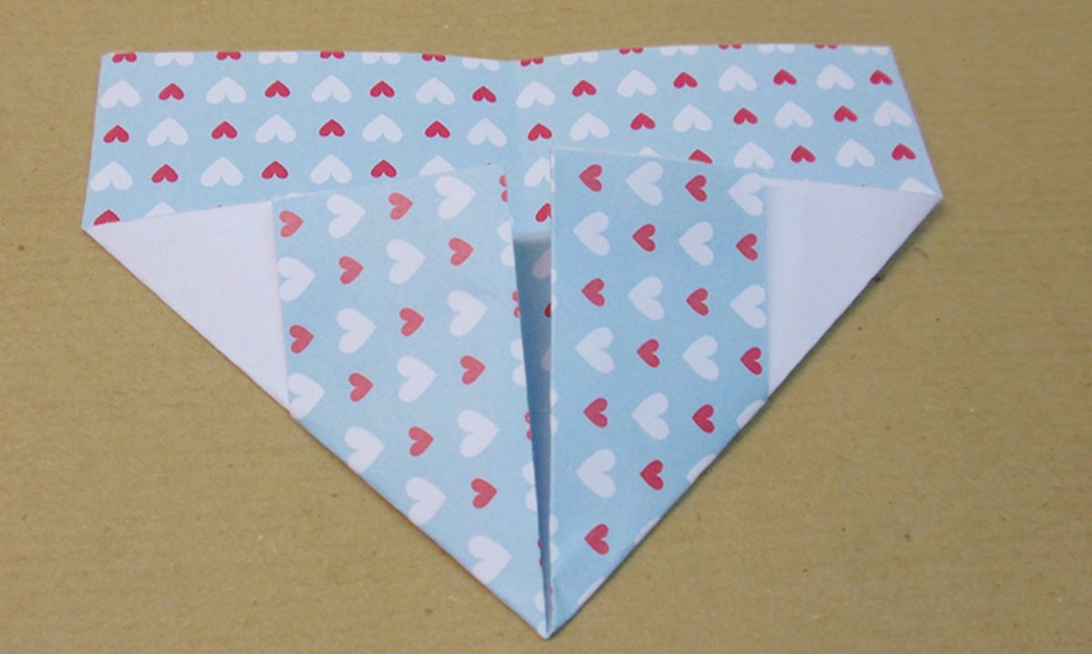 Marcapaginas con forma de corazón paso 7