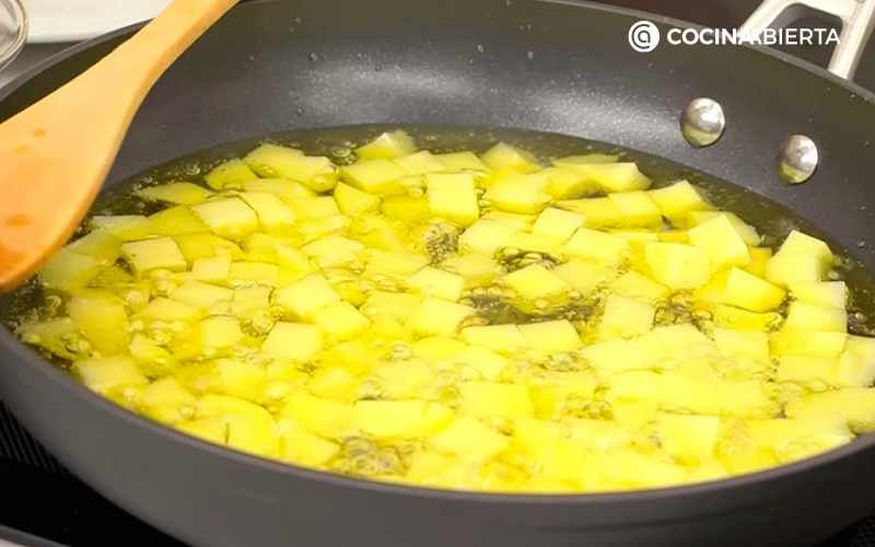 Fríe las patatas