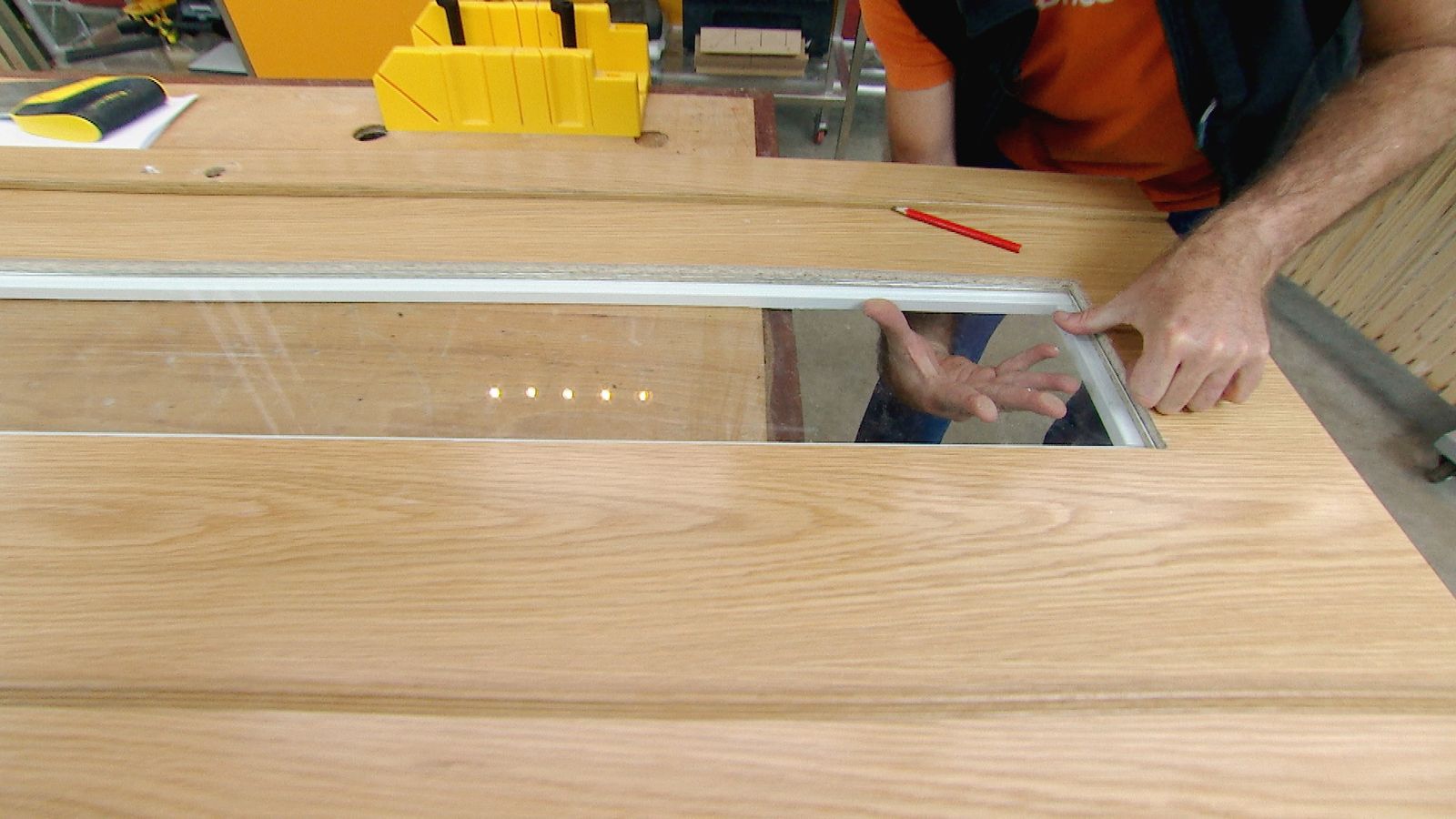 Crear una ventana en una puerta paso 8