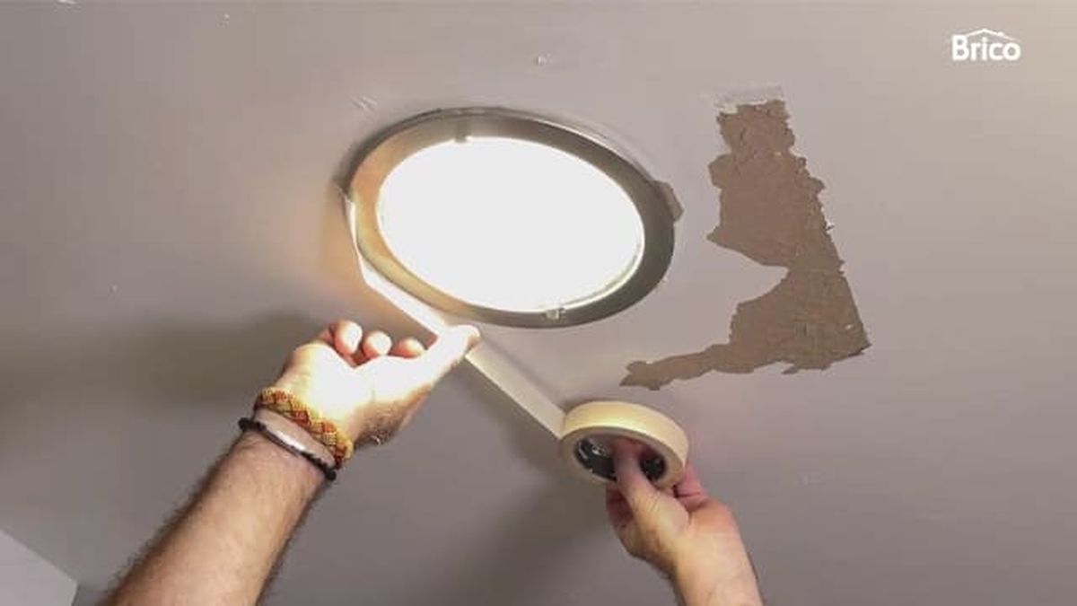 arreglar techo bano humedad desconchado paso 1