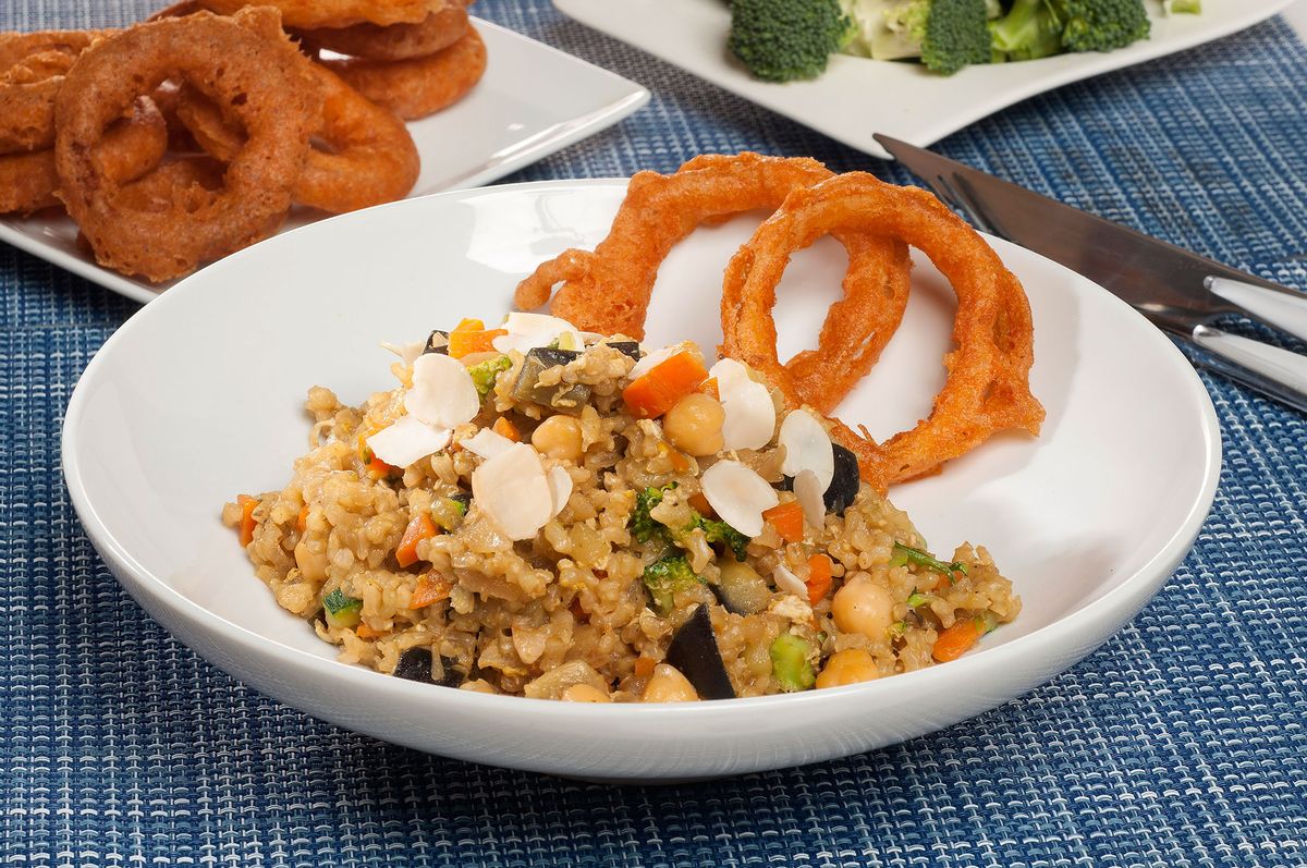 1785 Arroz con verduras y aros de cebolla (969) xl