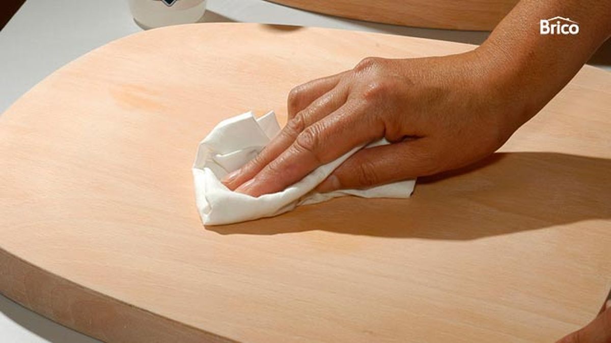 Esmaltar silla de cocina deteriorada paso 3