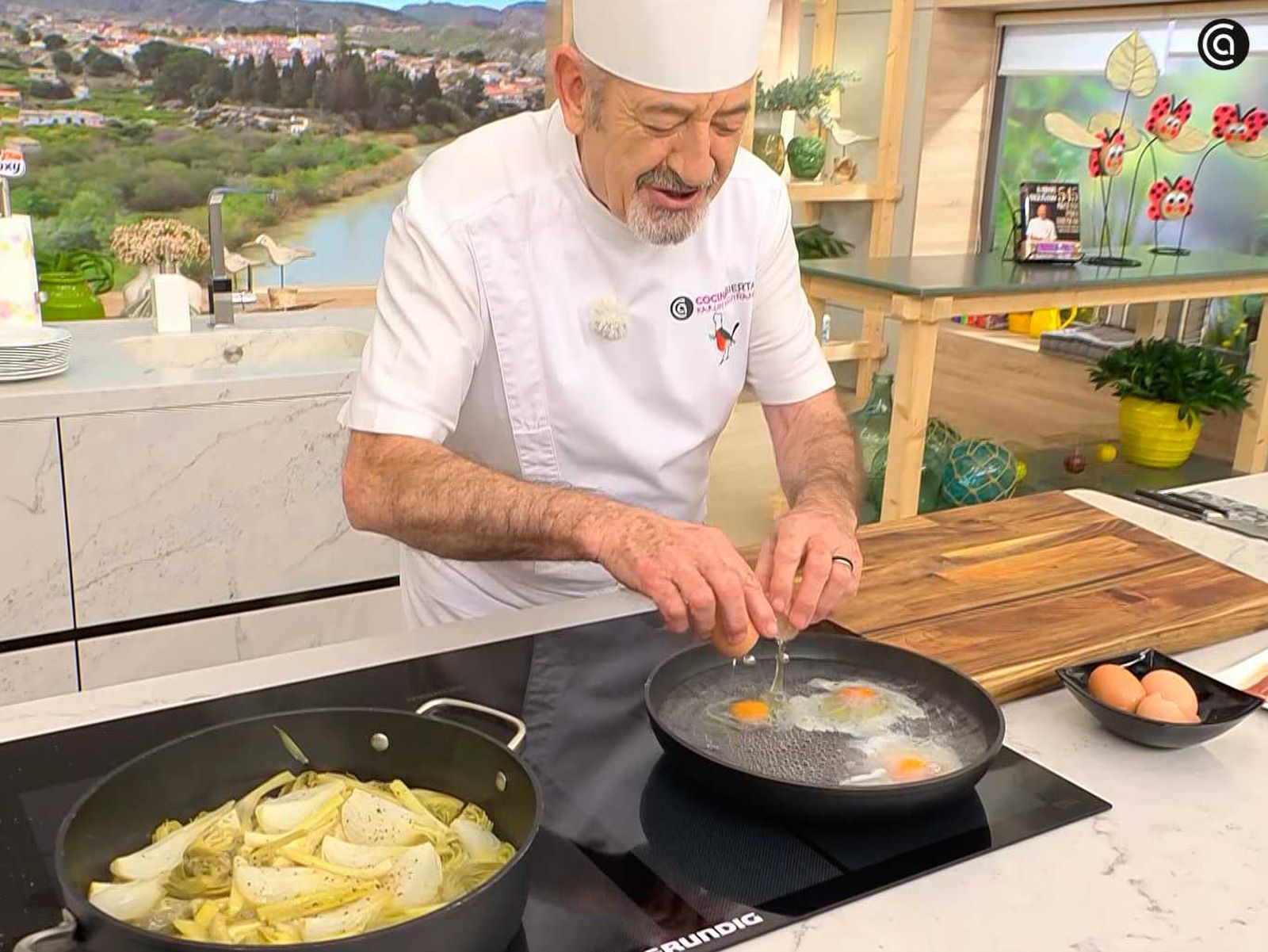 Haz los huevos escalfados