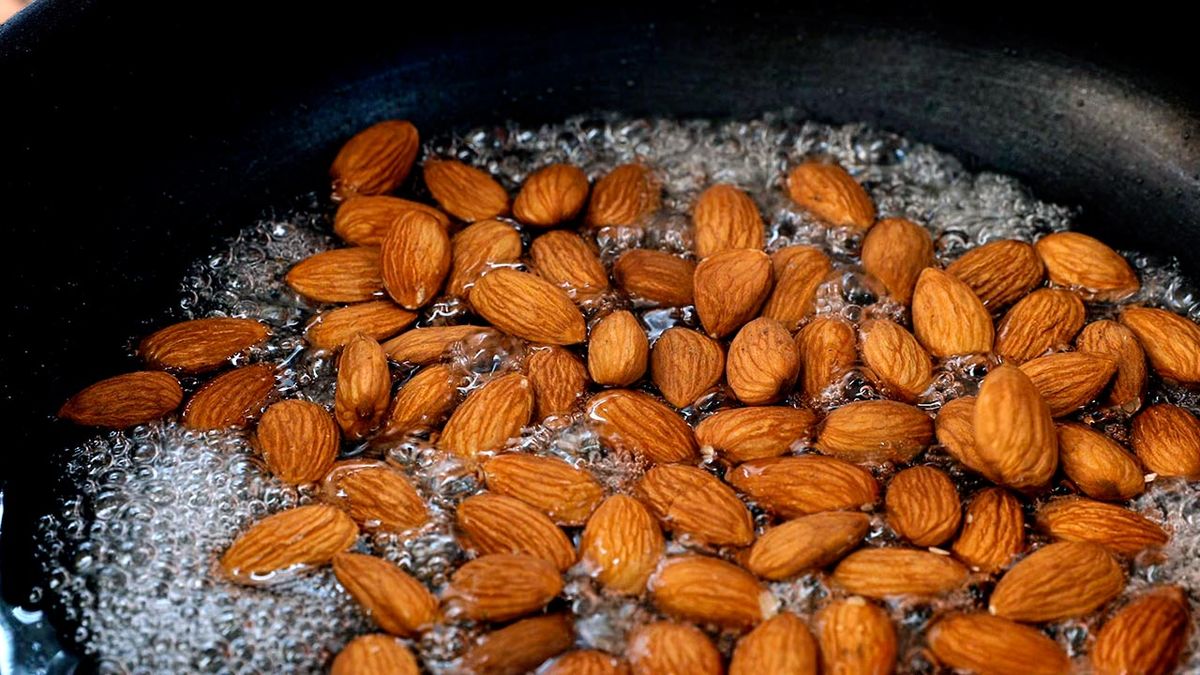Receta de almendras garrapiñadas  paso 1