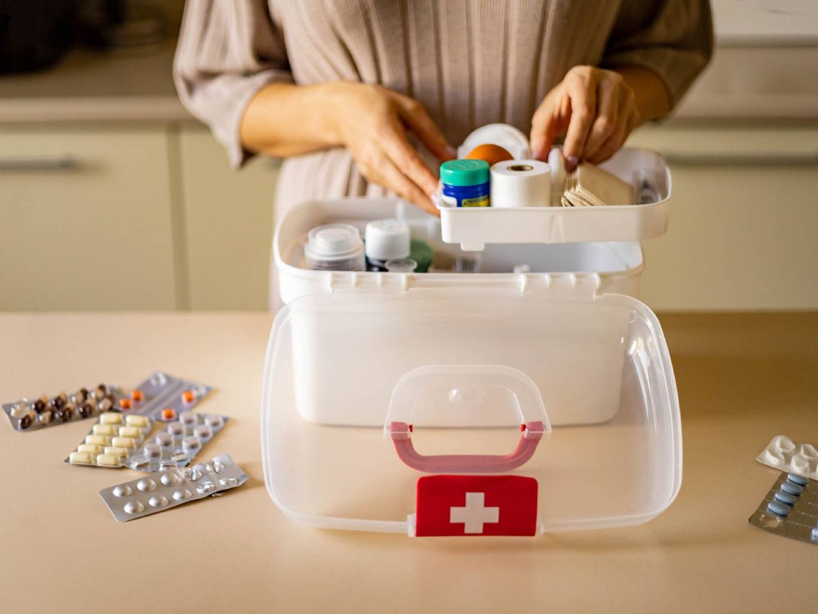 Tener un kit sanitario, alimentos no perecederos y agua en casa es clave para afrontar imprevistos.