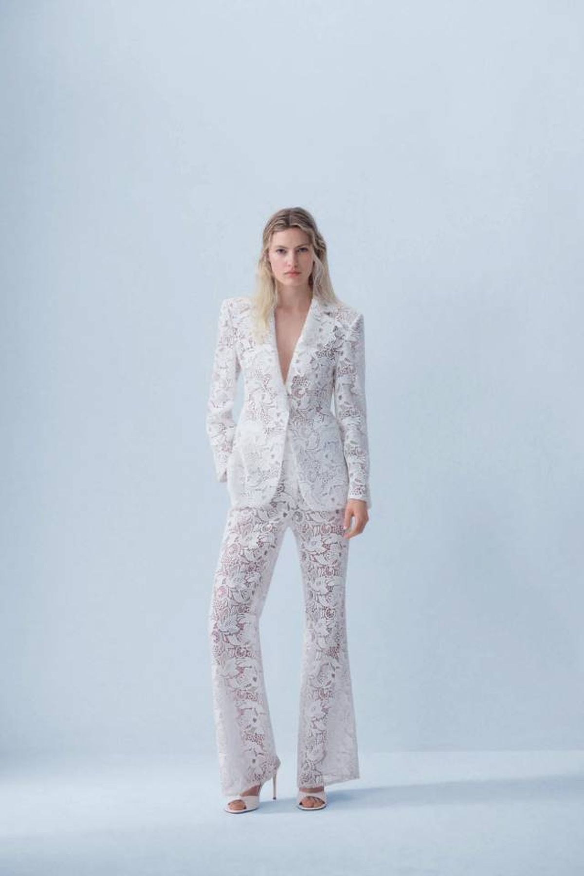 mango tiene el vestido perfecto para tu segundo look de novia o boda civil pantalon traje guipur