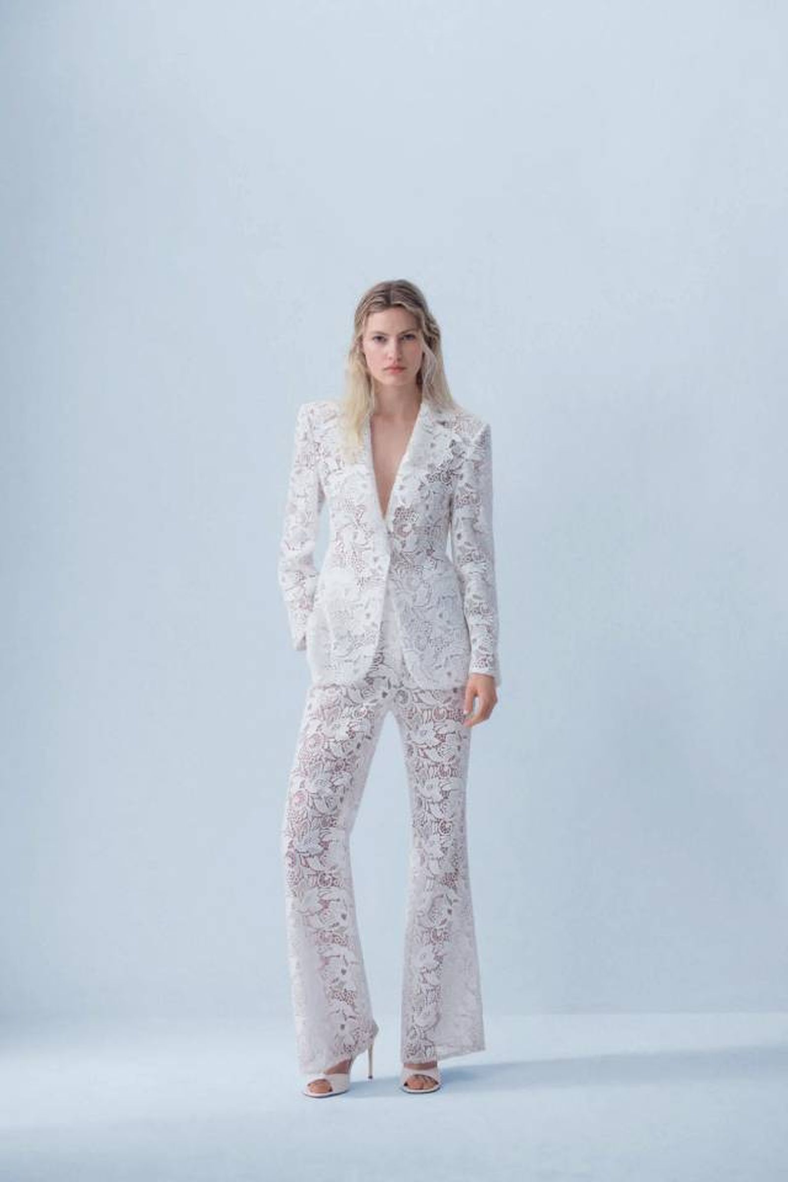 mango tiene el vestido perfecto para tu segundo look de novia o boda civil pantalon traje guipur
