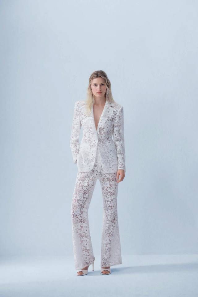 mango tiene el vestido perfecto para tu segundo look de novia o boda civil pantalon traje guipur