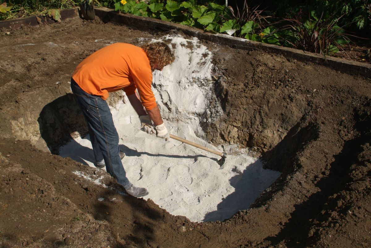 Cómo hacer un estanque para el jardín paso 2