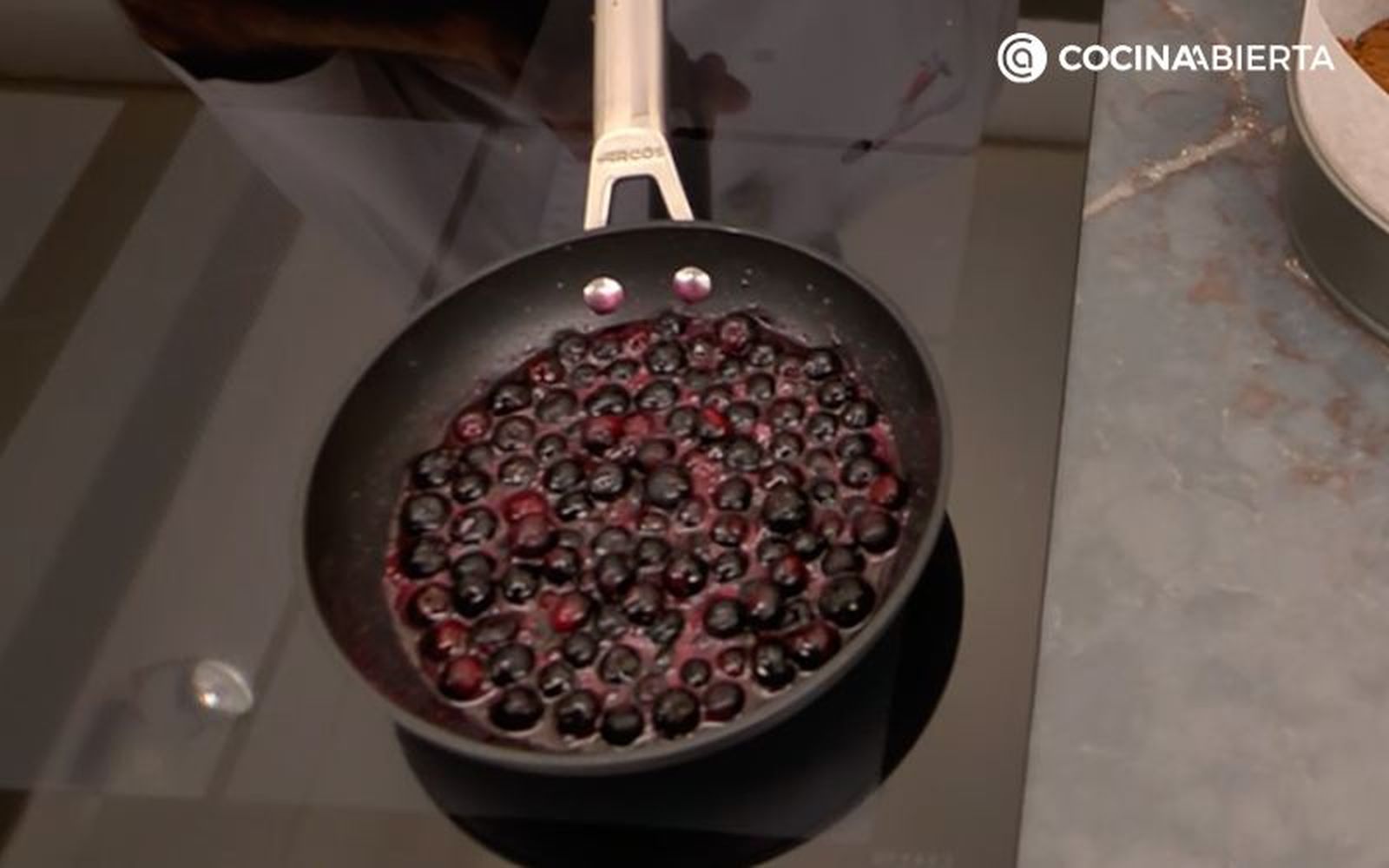 Cocina hasta que la mezcla espese un poco