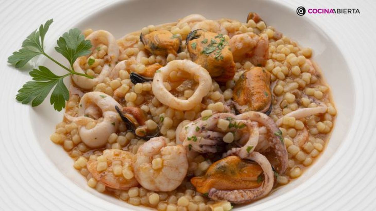 Fregola con frutos del mar, un plato típico de Cerdeña