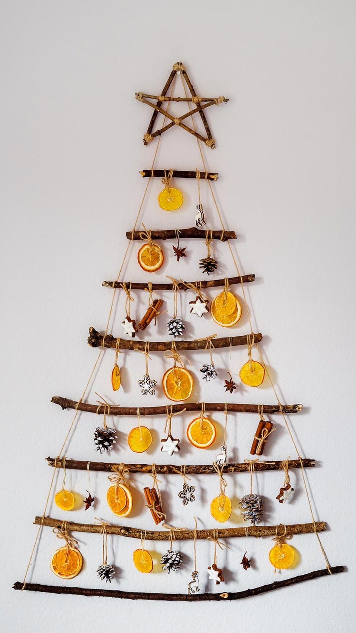 manualidades pinas arbol navidad