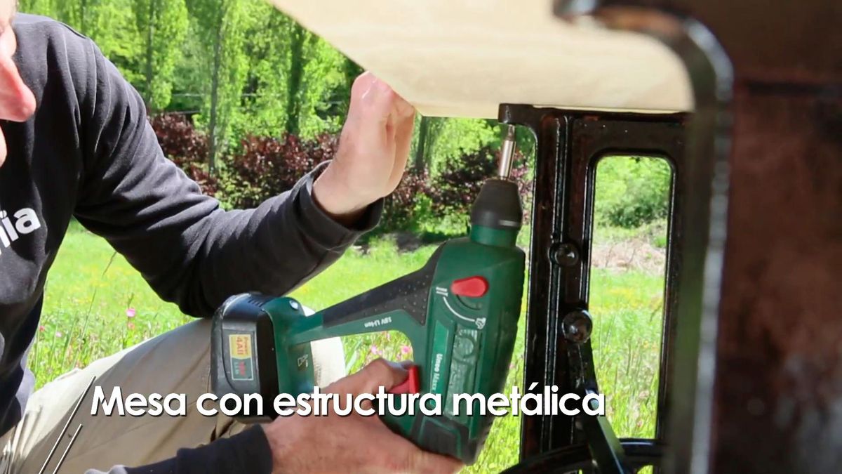 Cómo hacer una mesa con una máquina de coser paso 6