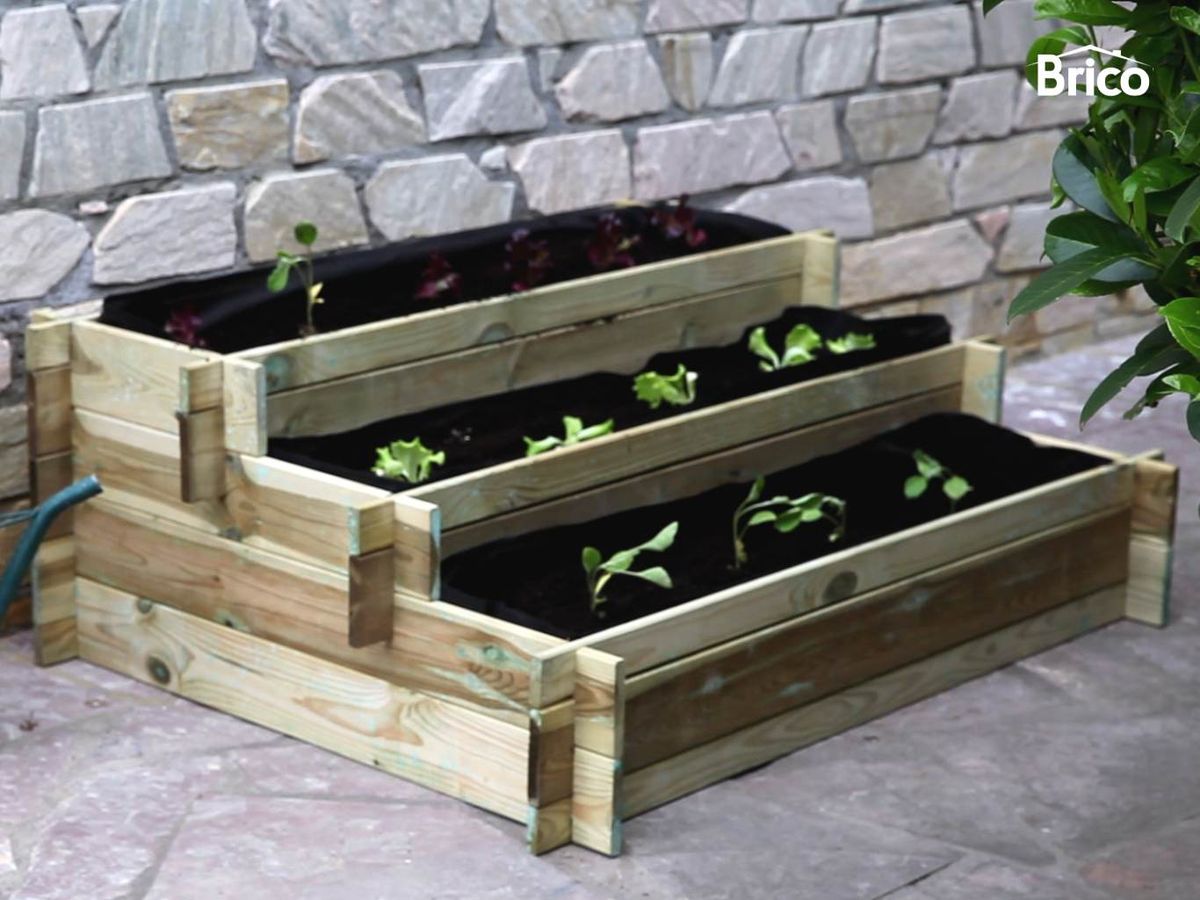 Huerto de escalera de madera