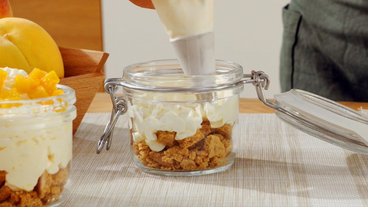 Receta de mousse de melocotón con nata   paso 7