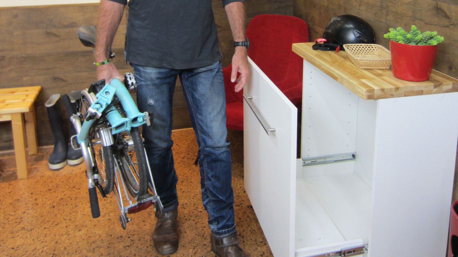 Mueble guarda bici paso 12