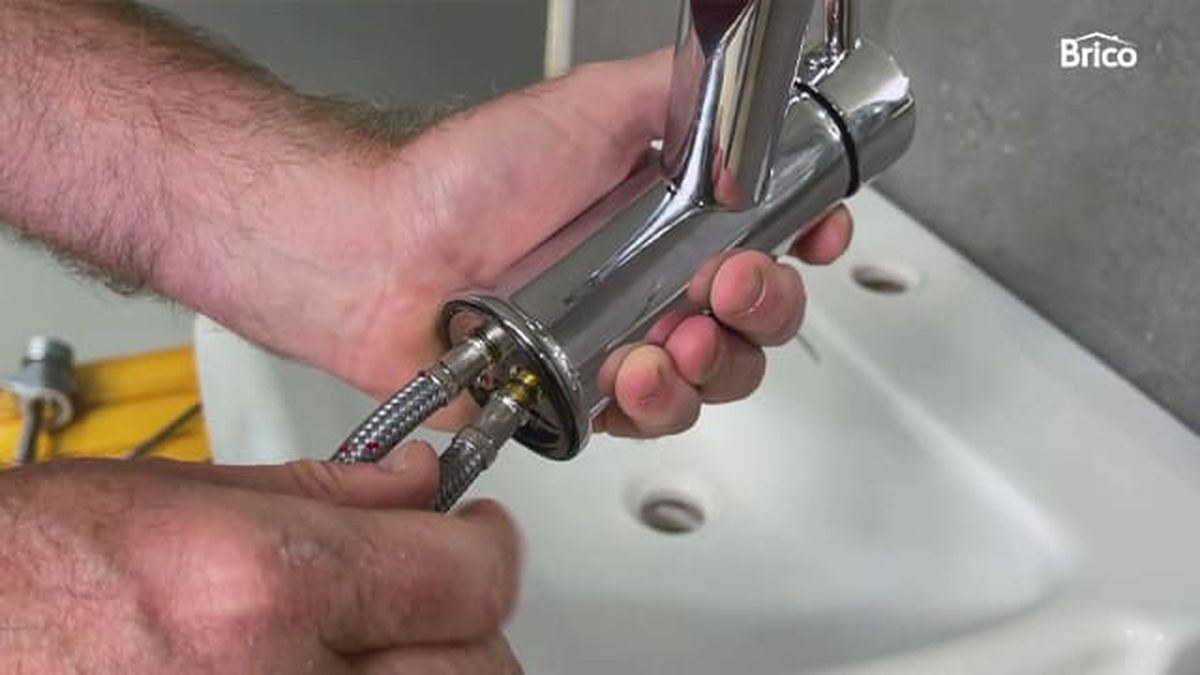 Bricomania 016 como cambiar grifo de lavabo paso5