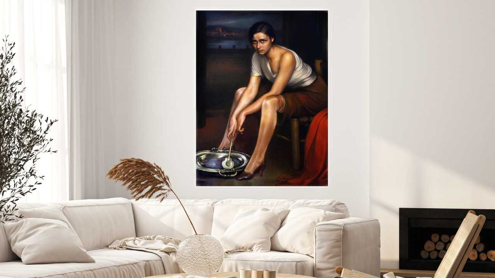 Salón con el cuadro La chiquita piconera de Julio Romero.