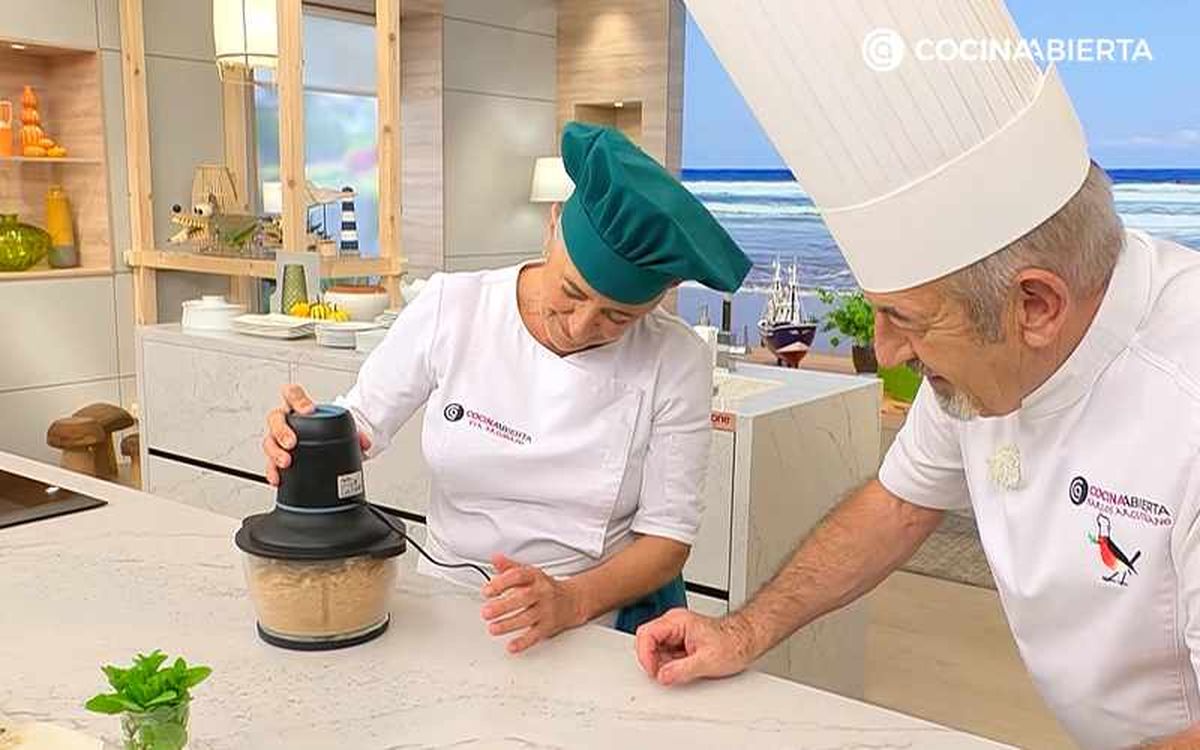 Tritura los frutos secos hasta que quede reducido a polvo