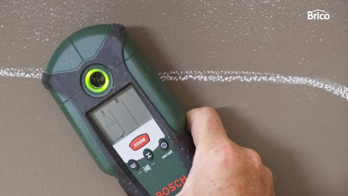 brico 0577 colgar tv pared sin que se vean los cables paso1