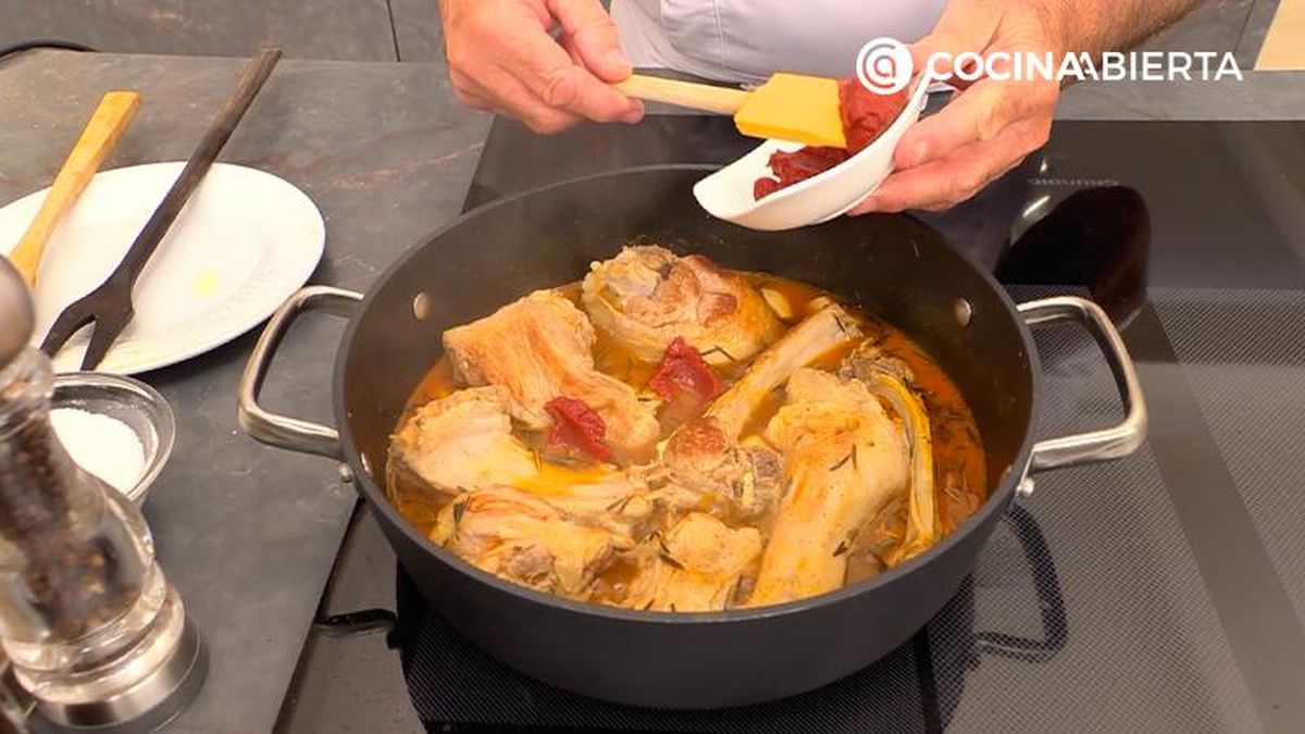 Deja que se cocine a fuego medio-suave durante otros 20 minutos