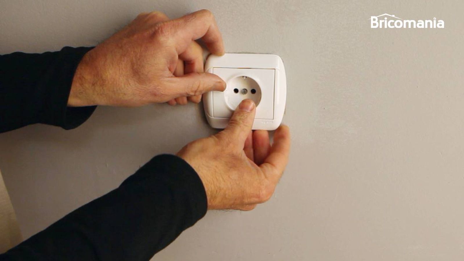 Un enchufe en la pared