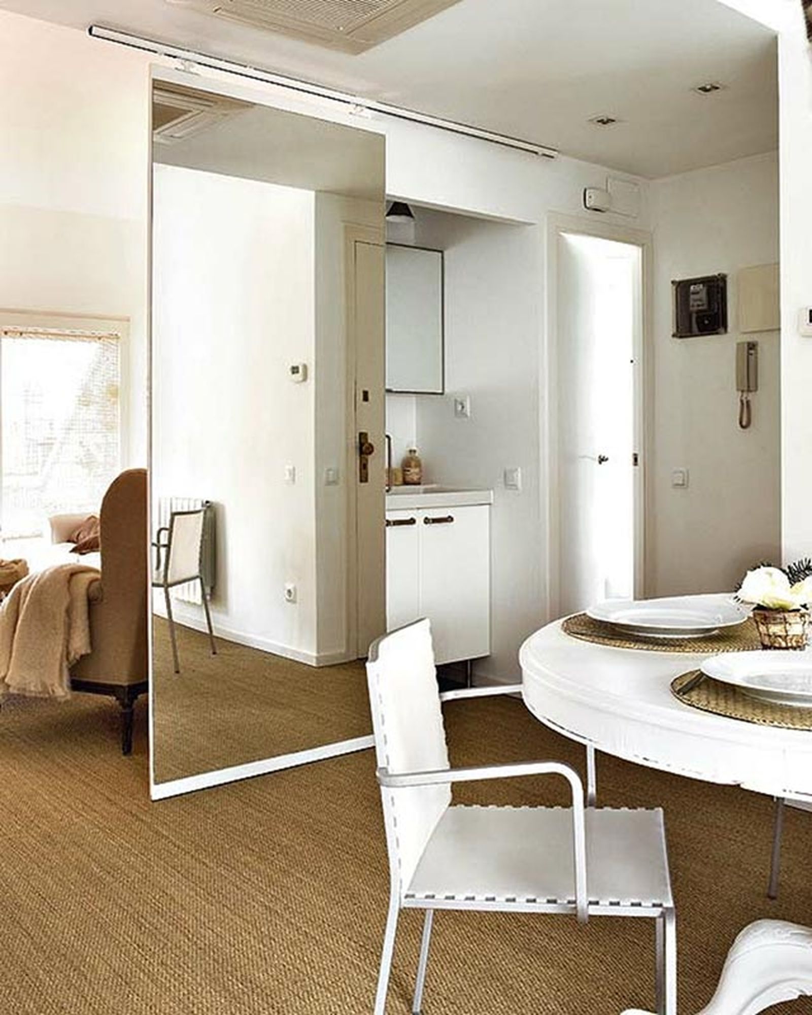 Soluciones para decorar y distribuir un salón pequeño 9