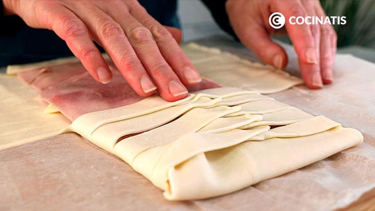 Receta de trenza de hojaldre salada rellena de jamÃ³n y queso  paso 3
