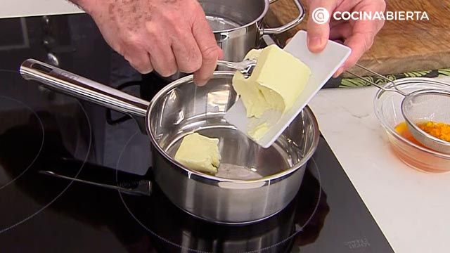 esparragos con sabayon  de txakoli receta karlos arguinano karl67540321 paso3