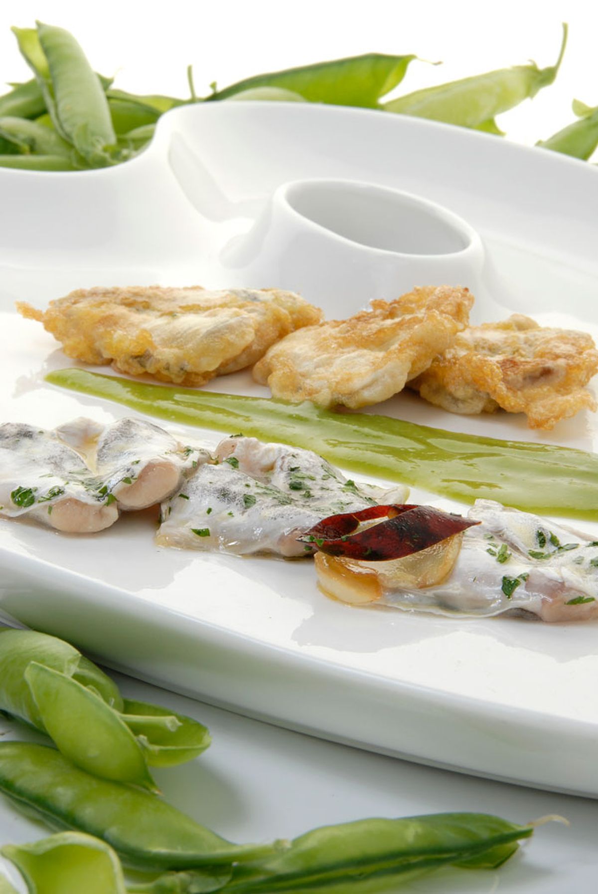 Kokotxas dos gustos con crema de guisantes