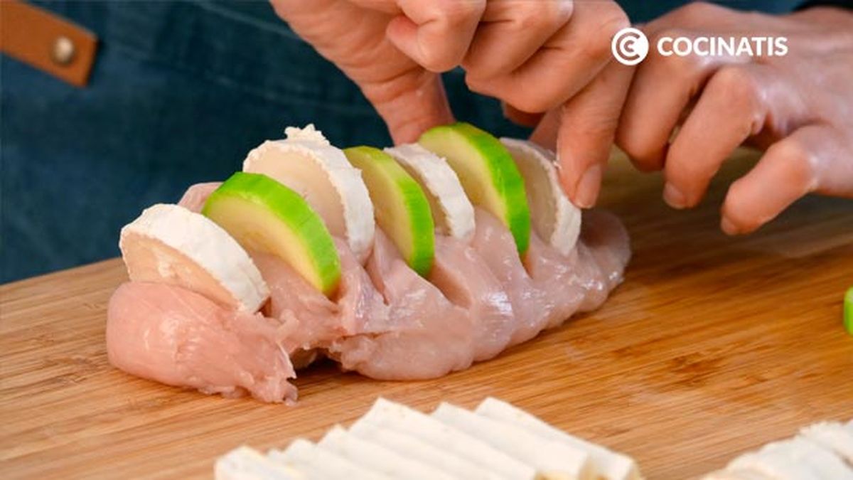 Receta de pechuga de pollo rellena al horno (pechuga Hasselback)  paso 3