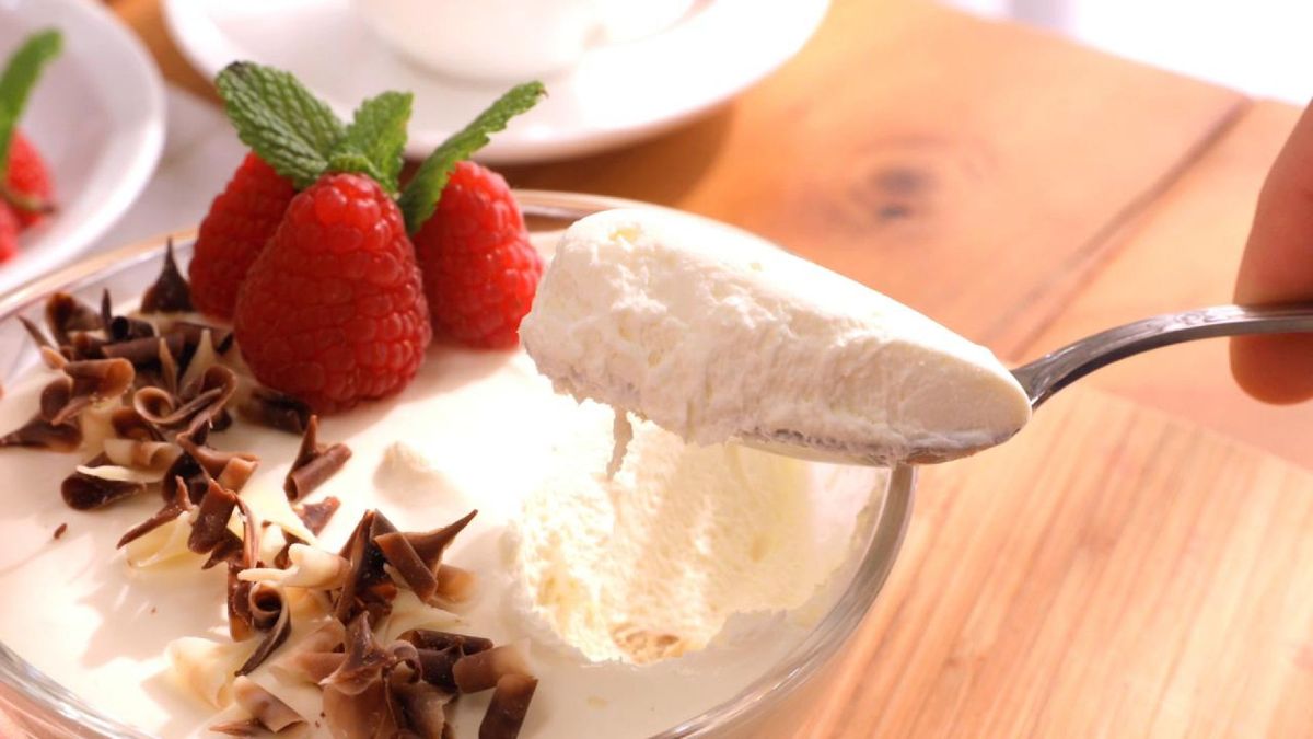 Disfruta de la suavidad y el sabor irresistible de la mousse de chocolate