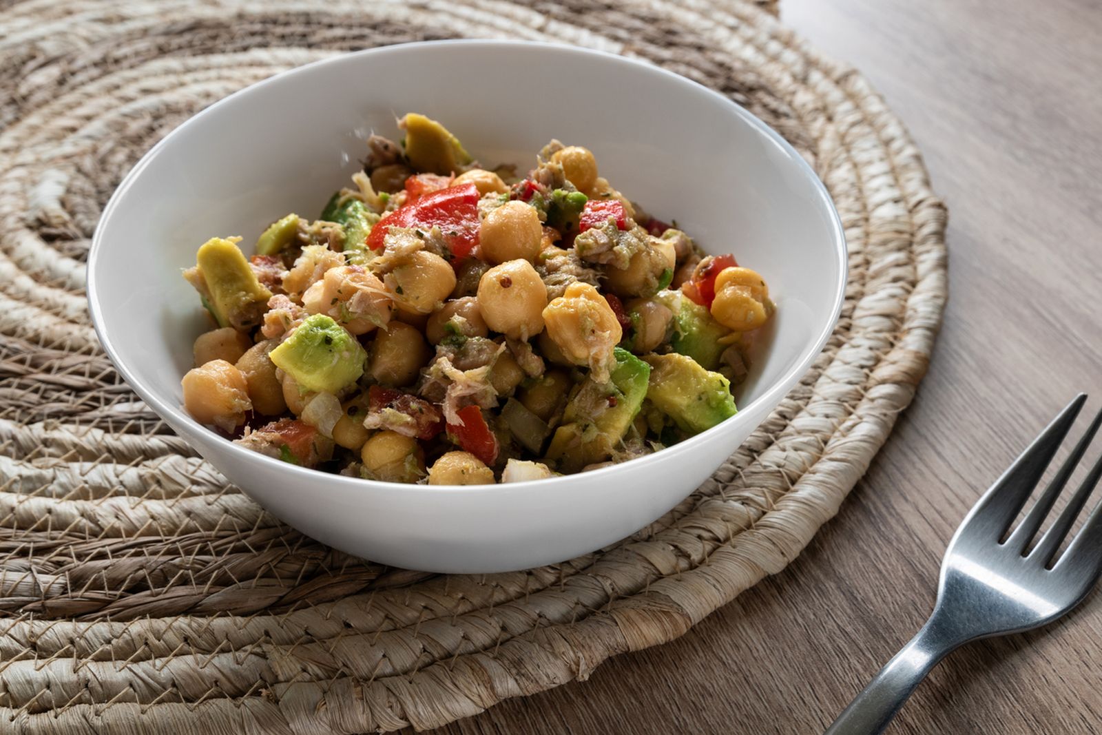 ensalada garbanzos atun aguacate