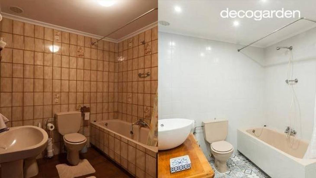 Antes y después de baño renovado pintando los azulejos y la bañera de blanco.