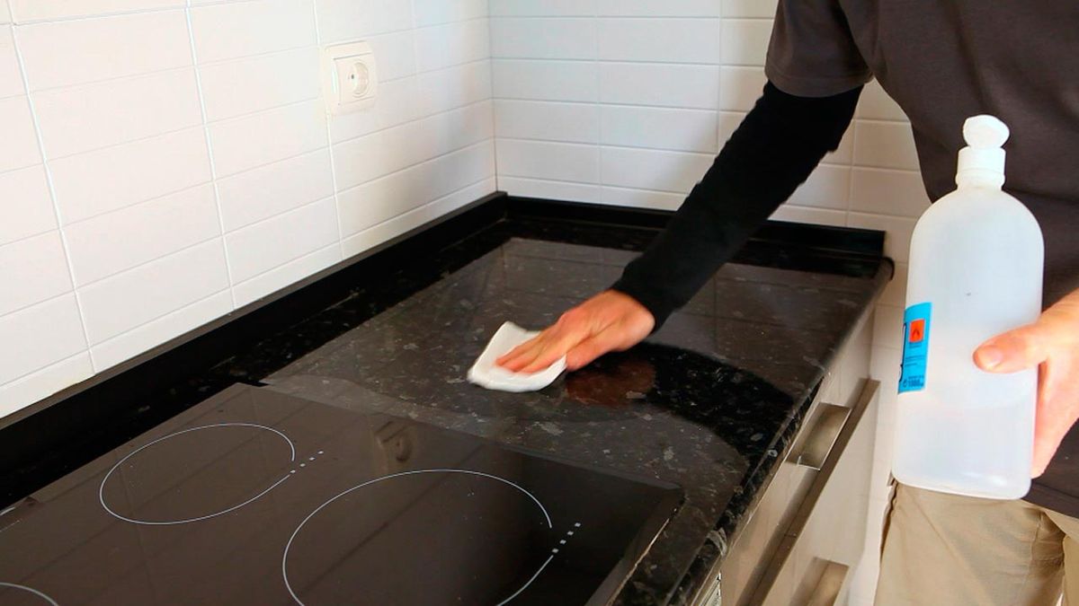 Colocar un salva encimera de cocina paso 1