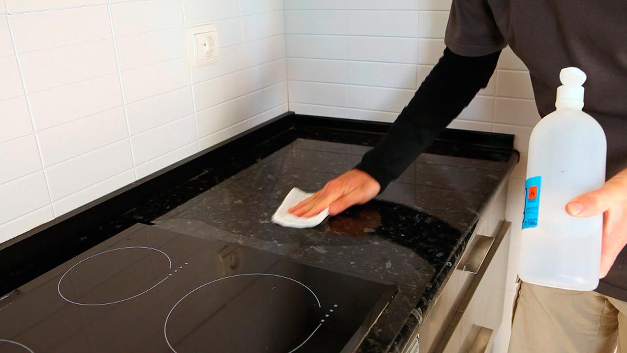 Colocar un salva encimera de cocina paso 1