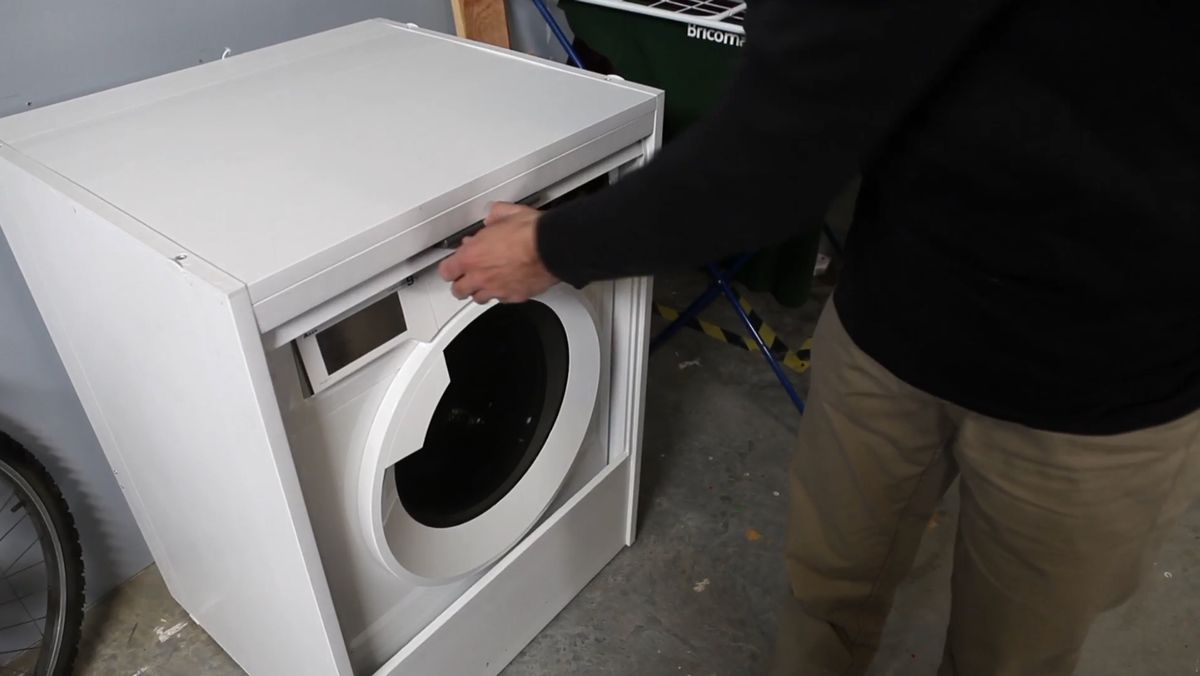 Montar un armario de lavandería paso 10